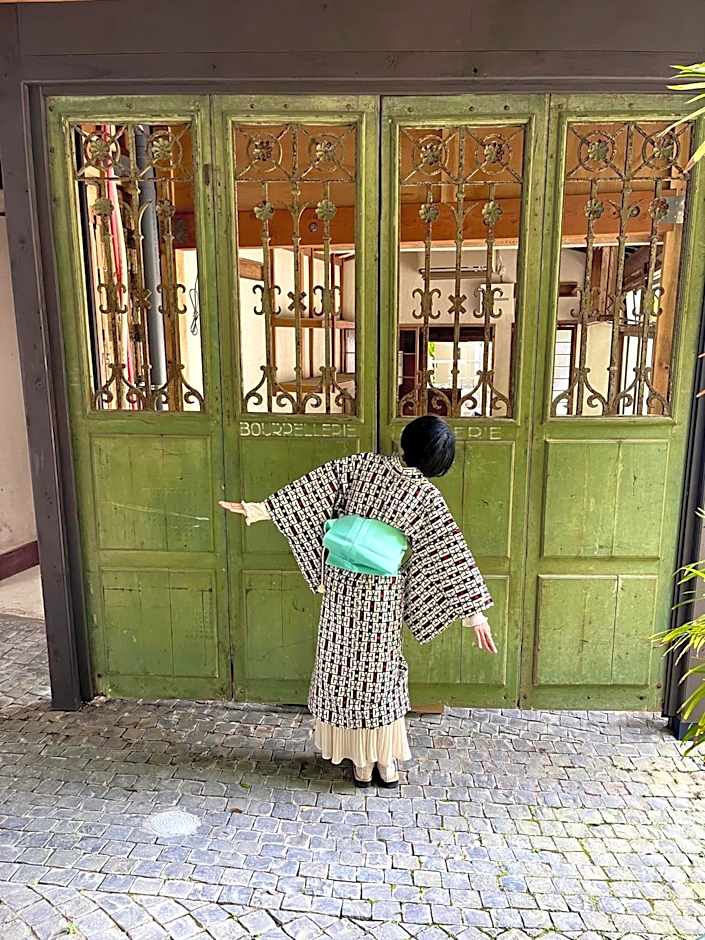 泊まれる廃墟 ぐんじょう