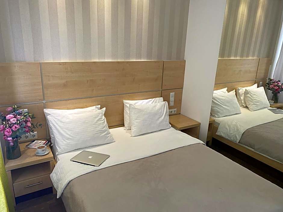 Laurus Motel Airport Tuzla