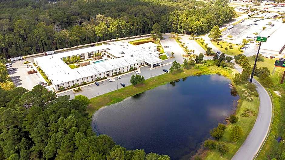 Cottonwood Suites Savannah Hotel & Conference Center