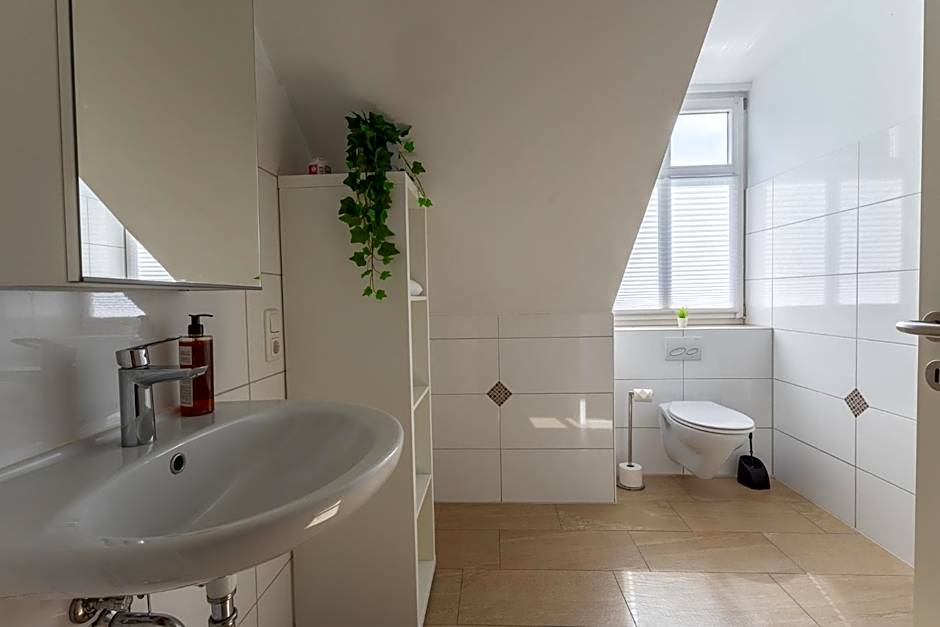 Ferienhaus Natura Ideal für Urlaub & Business, Küche, WLAN, Parkplatz