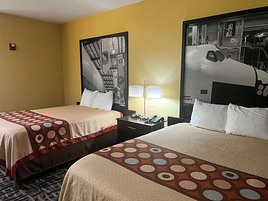 Super 8 by Wyndham Pasadena