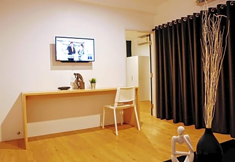 Executive 1 Bedroom Family Suite with Living Room