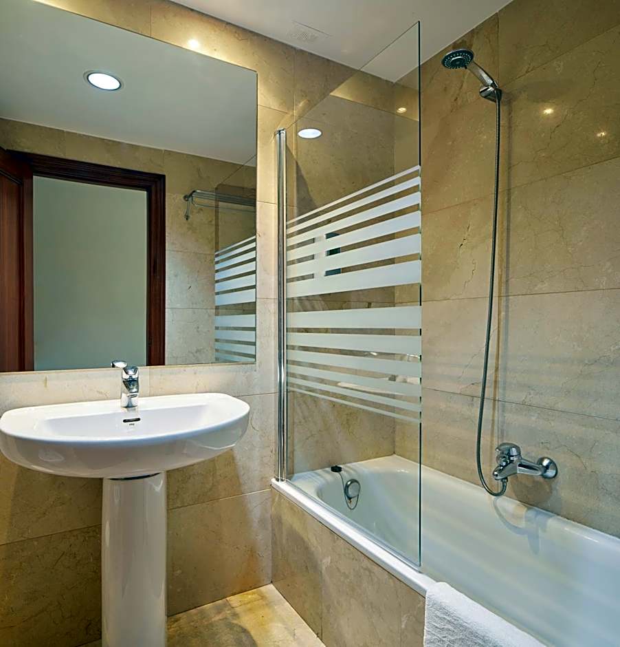 Hotel Logroño Avda de Madrid 25