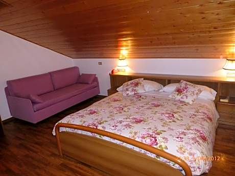 Family Room (2 Adults + 1 Child)