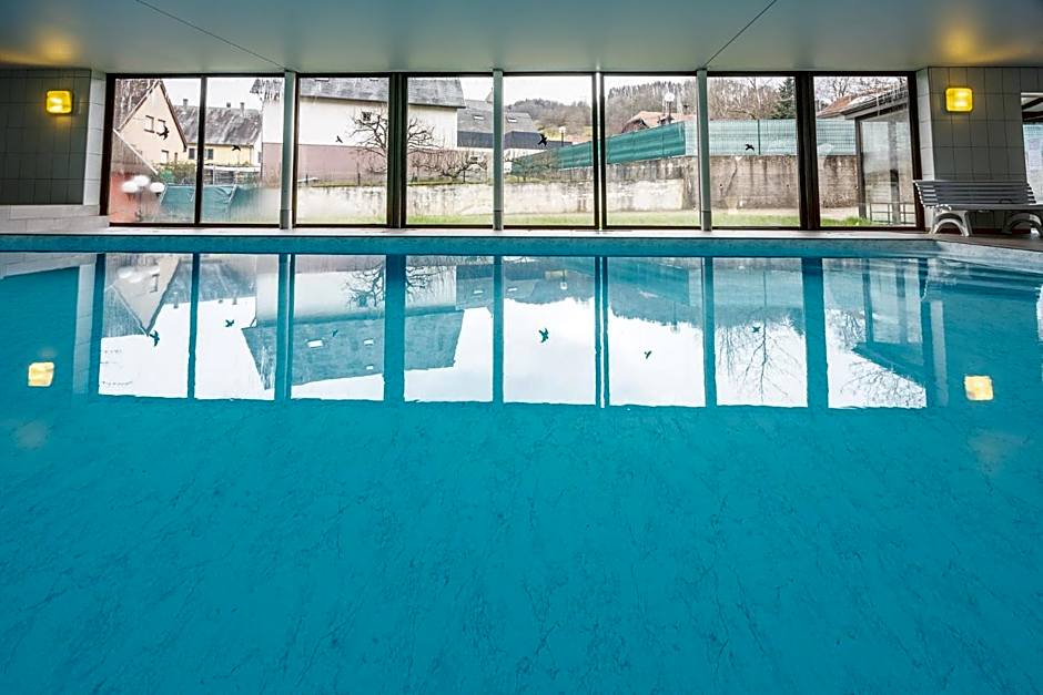 Logis Hostellerie Motel Au Bois Le Sire