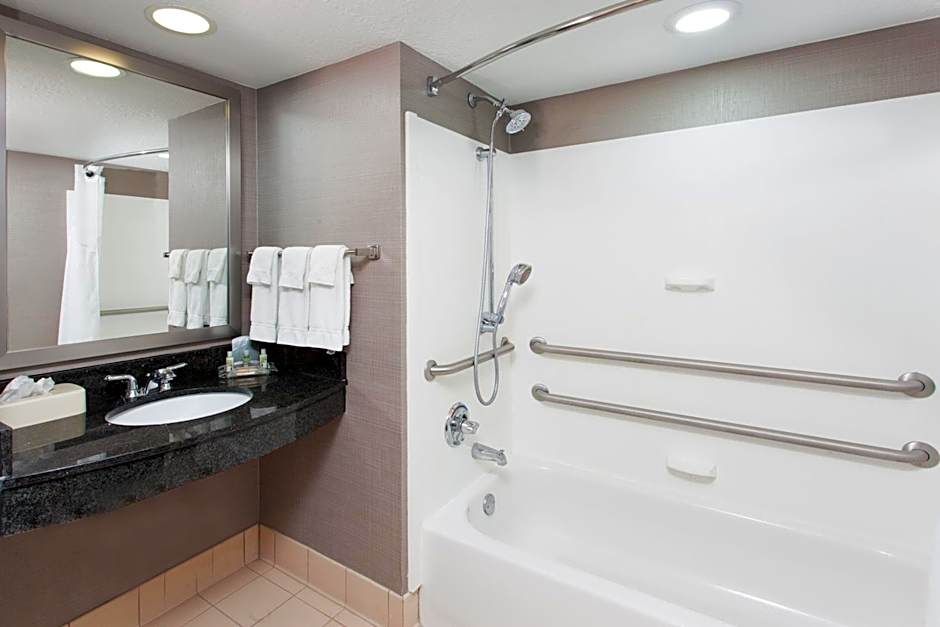 DoubleTree by Hilton Brunswick