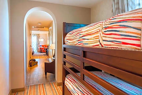 Guest room, 1 King, Resort view, Balcony