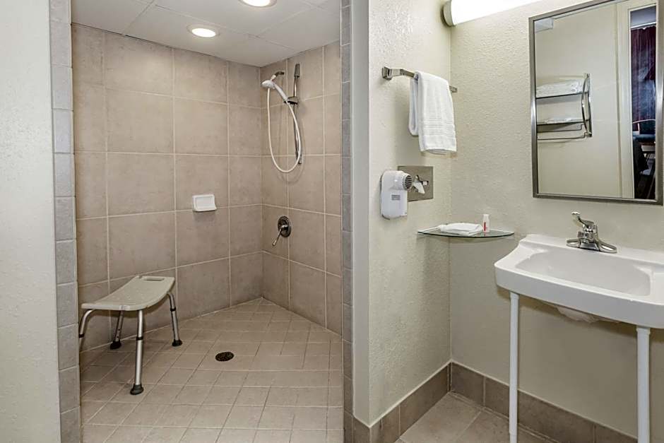 Super 8 by Wyndham Valdosta Mall