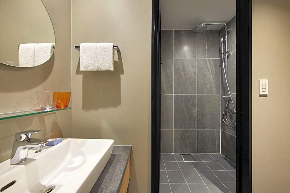 Oakwood Hotel Oike Kyoto