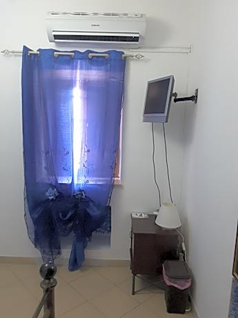 Single Room with Shared Bathroom