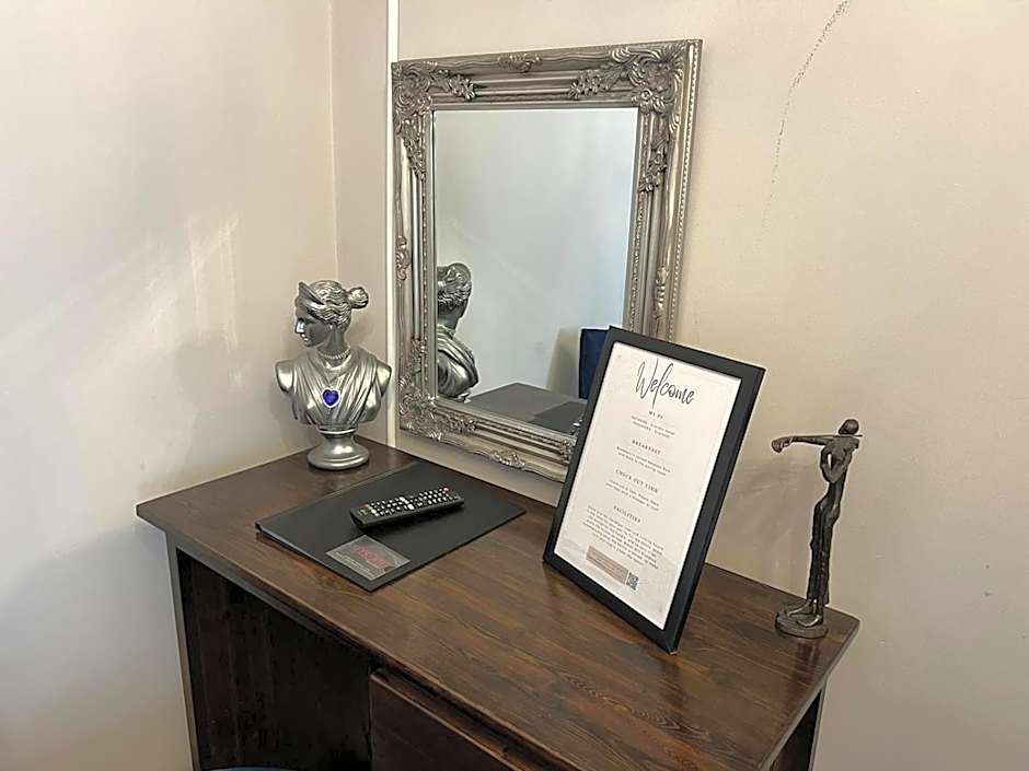 McGraths Hotel & Public Bar