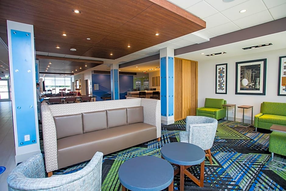 Holiday Inn Express and Suites Rehoboth Beach