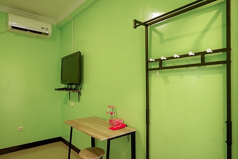 RedDoorz @ Jalan Gatot Subroto Semarang