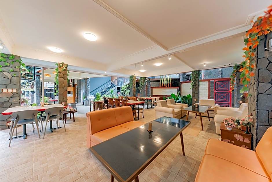 Urbanview Hotel Villa Surya Bandung