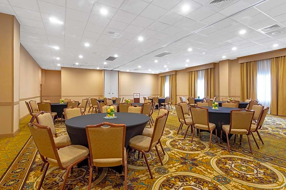 Hawthorn Extended Stay by Wyndham West Palm Beach