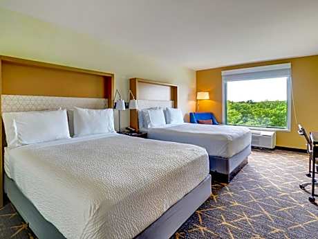 Queen Room with Two Queen Beds and Mobility Accessible Tub