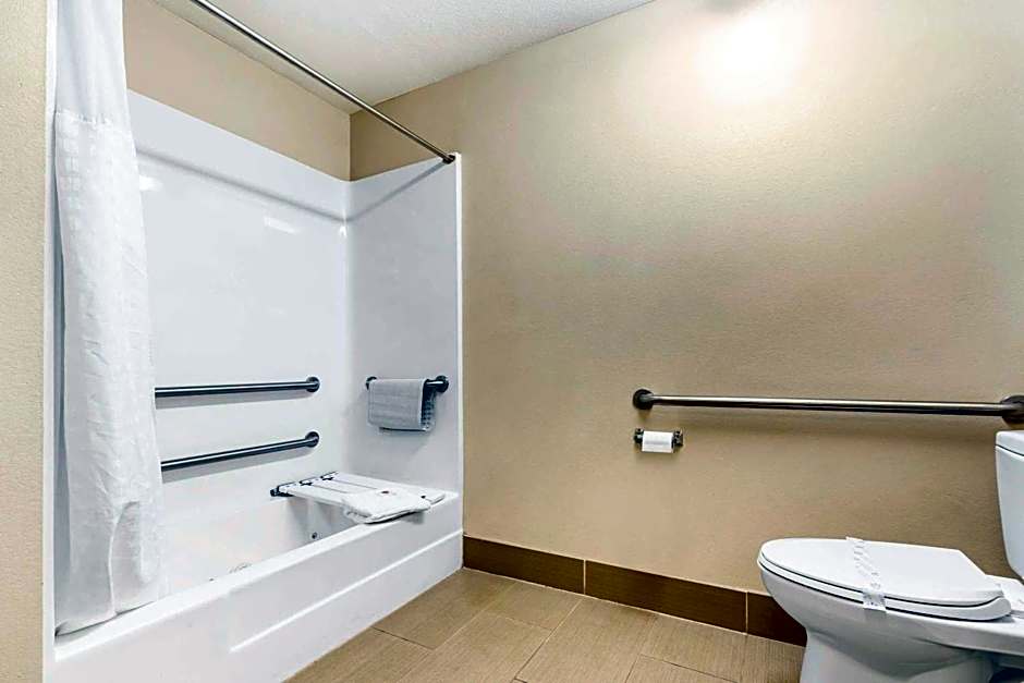 Comfort Inn & Suites Redwood Country