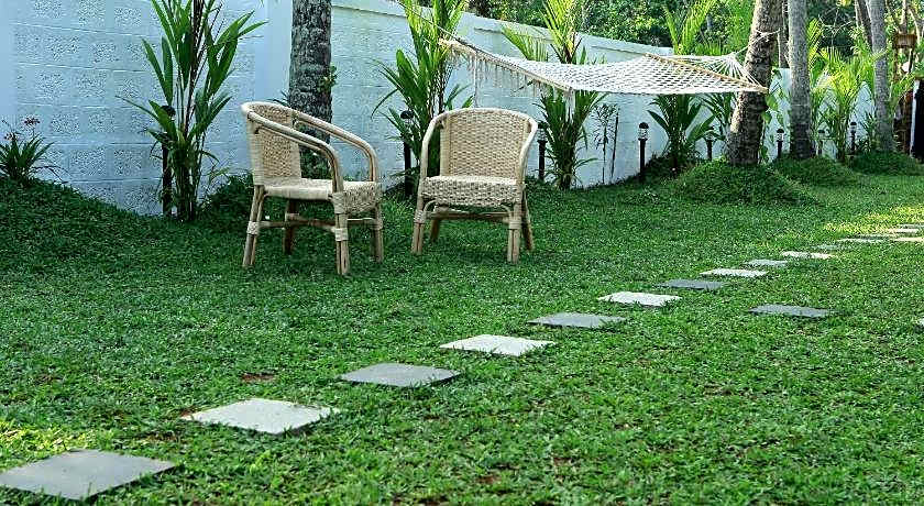 Mayas Beach House - Boutique Serviced Villa