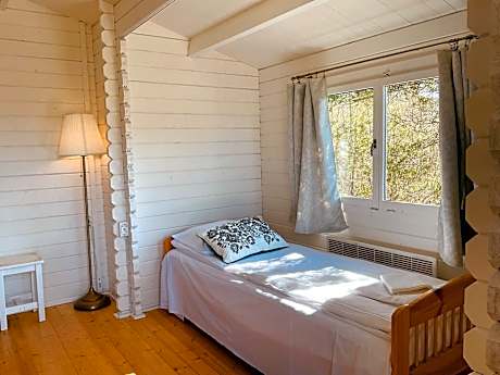Two-Bedroom Bungalow with Shared Bathroom