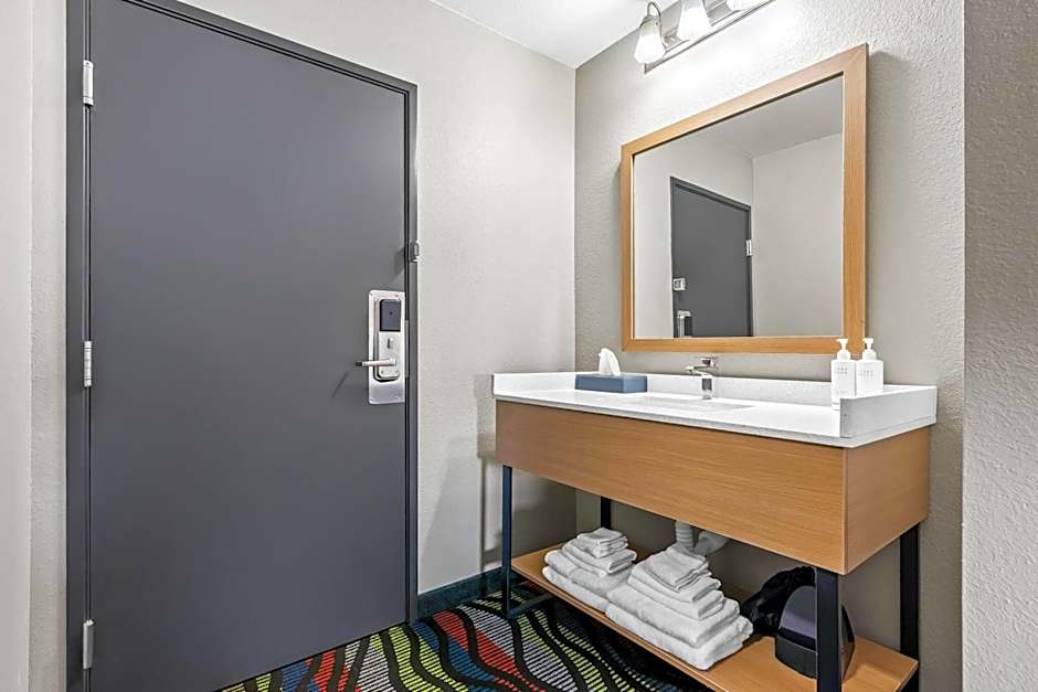Super 8 by Wyndham Farmington