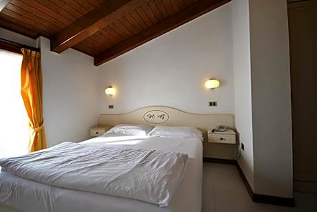 Double or Twin Room with Terrace
