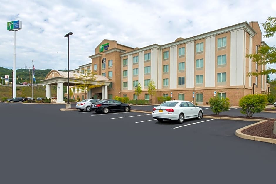 Holiday Inn Express and Suites Dickson City By IHG