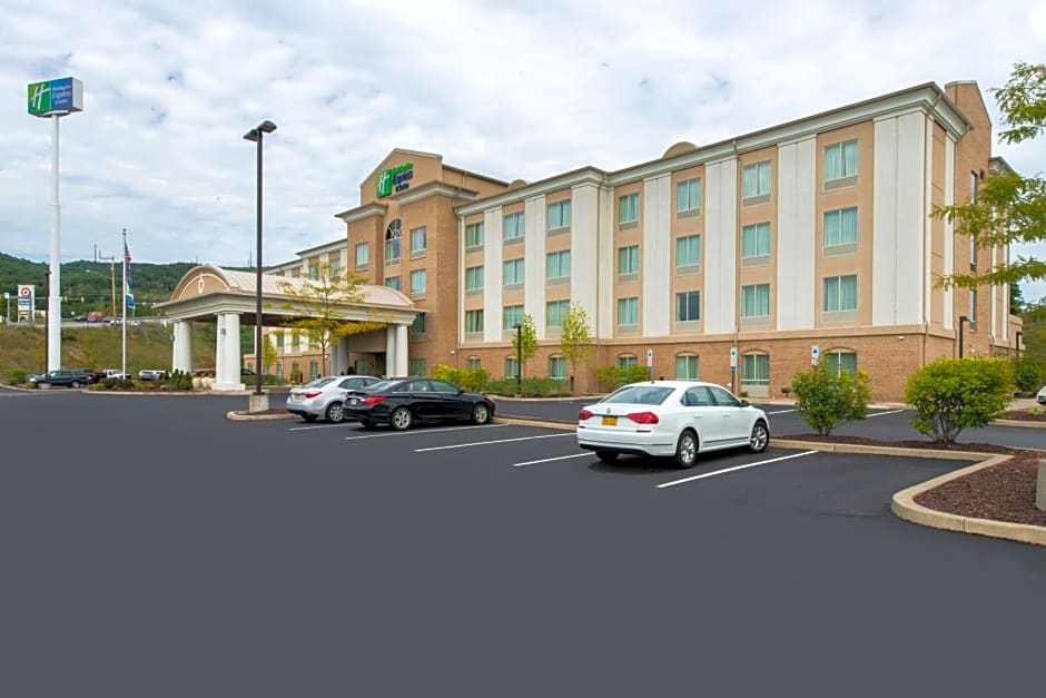 Holiday Inn Express and Suites Dickson City