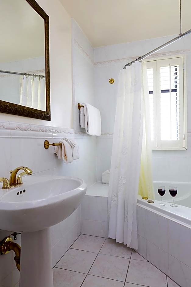 Coachman's Inn, A Four Sisters Inn