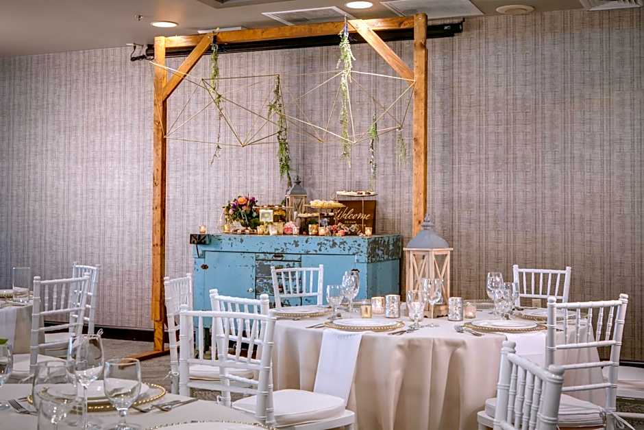 Holiday Inn Milwaukee Riverfront By IHG