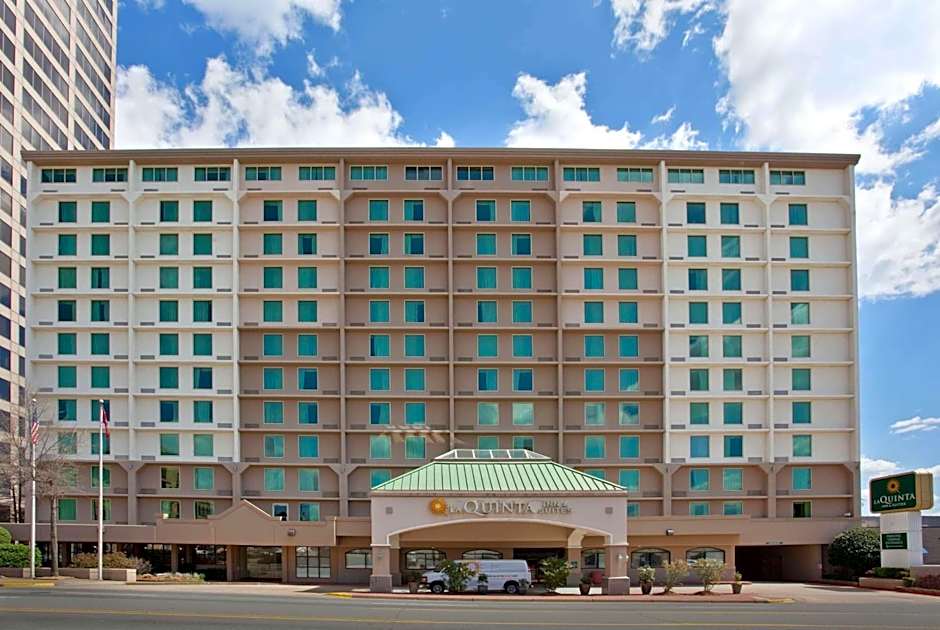 La Quinta Inn & Suites by Wyndham Downtown Conference Center