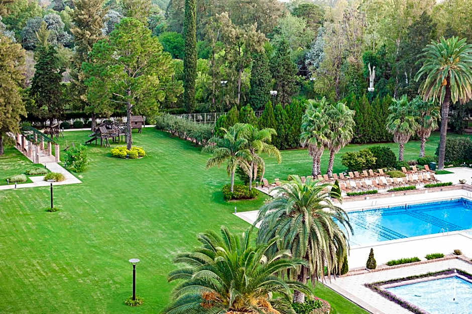 Sheraton Pilar Hotel & Convention Center