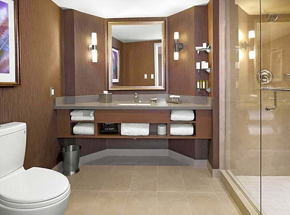 DoubleTree by Hilton West Edmonton