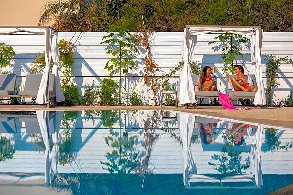 Leonardo Crystal Cove Hotel & Spa - Adults only