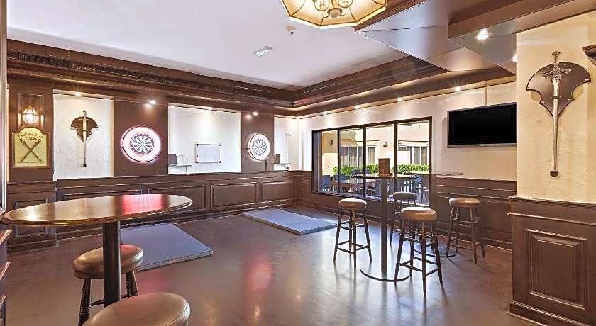 Al Hamra Village Hotel