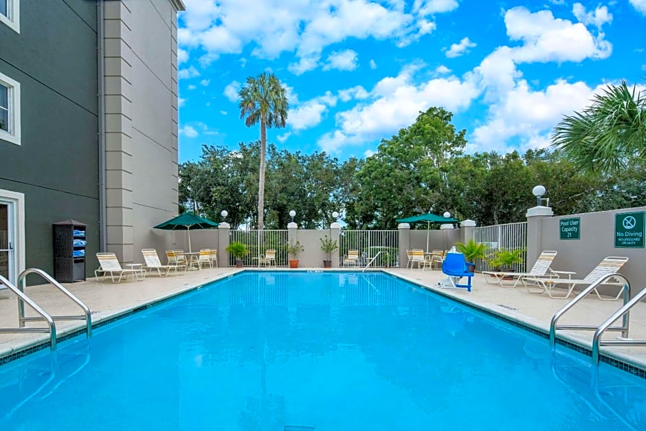 La Quinta Inn & Suites by Wyndham Naples East - I-75