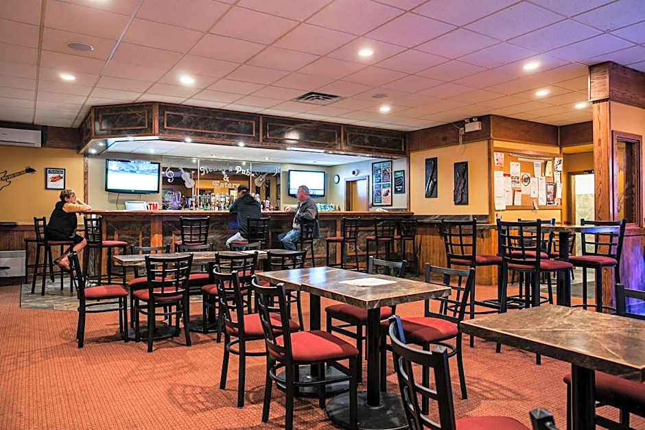 Shallow Bay Motel & Cabins Conference Centre