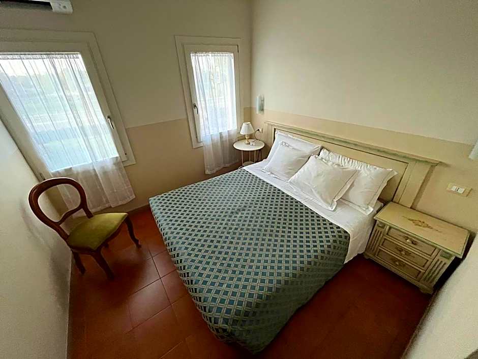 Photo 1 of 8 of 1 Double Bed or 2 Beds