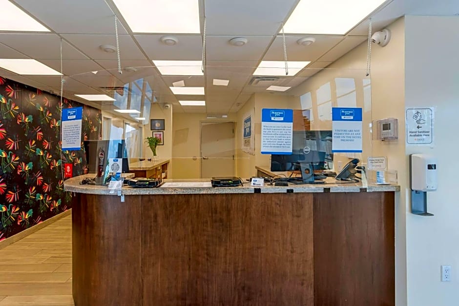 Downtown Hollywood Gardens Inn & Suites