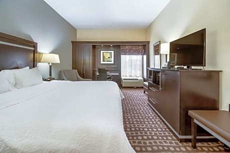 1 King Bed Nonsmoking