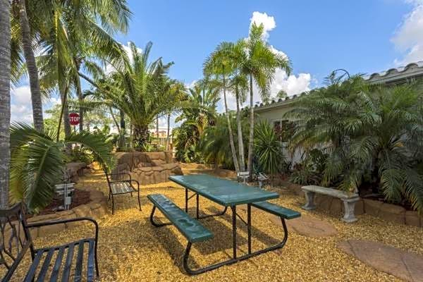 Green Seas Motel