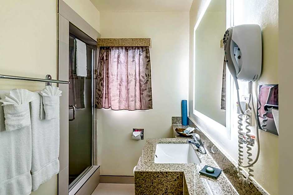 Inn at 50 Long Beach Convention Center