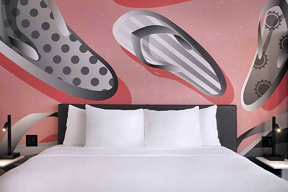 Radisson RED Miami Airport