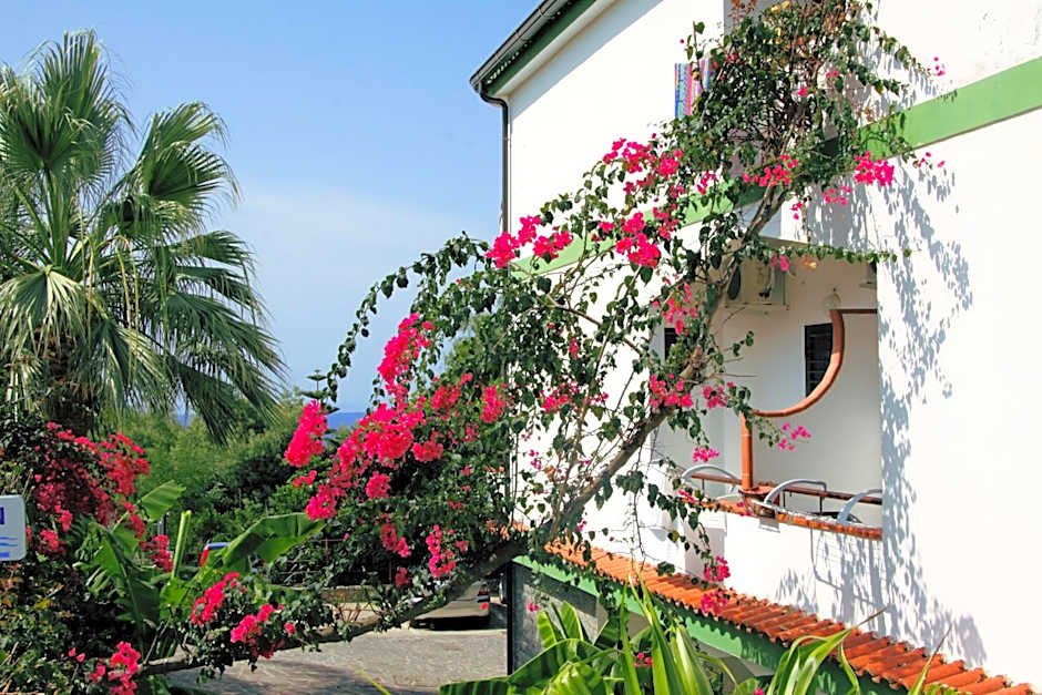 Hotel MARINELLA - Private Free Parking - Grotticelle Beach 200 m