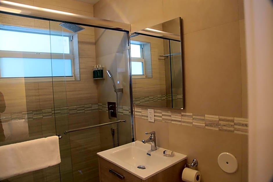 Diane Oceanfront Suites