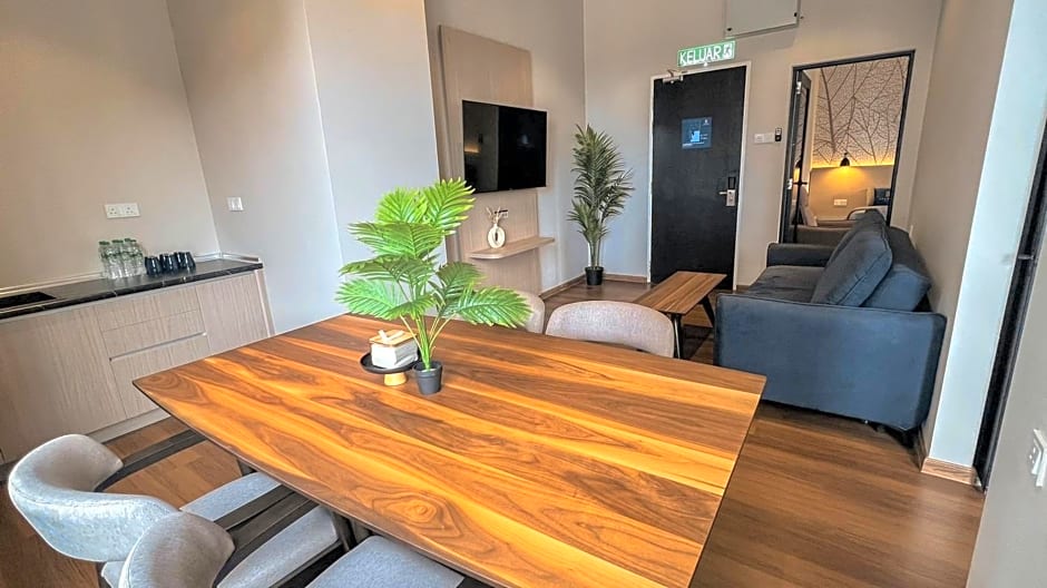 Hotel Brynton at Cameron Centrum Mall