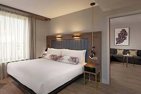 Savvy, 1 Bedroom Suite, 1 King