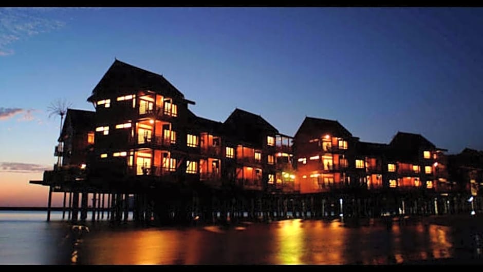 THE LAGOON WATER CHALET