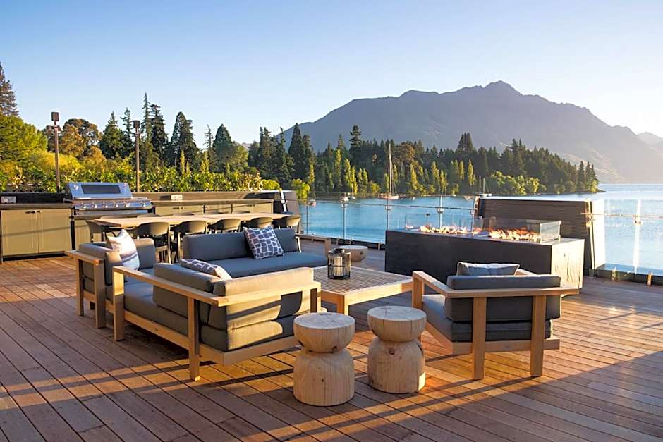 Eichardt's Private Hotel & Lakefront Apartments