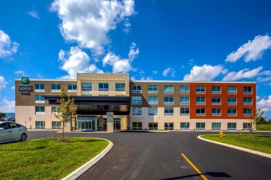 Holiday Inn Express & Suite Milroy - Reedsville By IHG