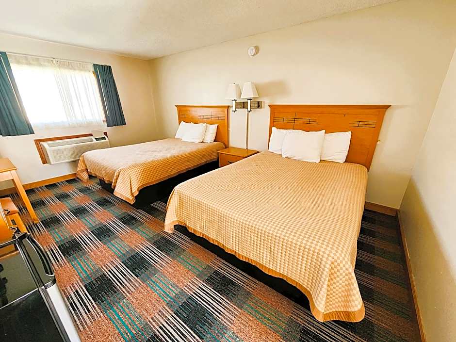 Photo 1 of 6 of Deluxe 2 Queen Beds